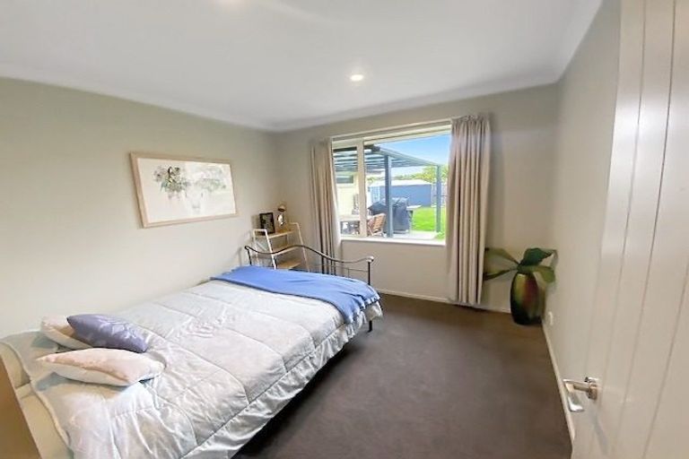 Photo of property in 2 Binyon Place, Rolleston, 7614