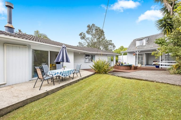 Photo of property in 156 Godley Road, Titirangi, Auckland, 0604