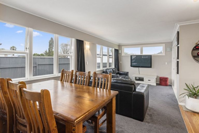 Photo of property in 41 Karaka Crescent, Levin, 5510