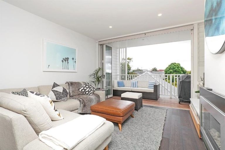 Photo of property in 9/83 Hinemoa Street, Birkenhead, Auckland, 0626