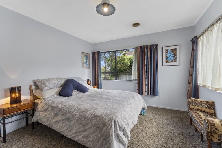 Photo of property in 5 Saunders Close, Whitby, Porirua, 5024