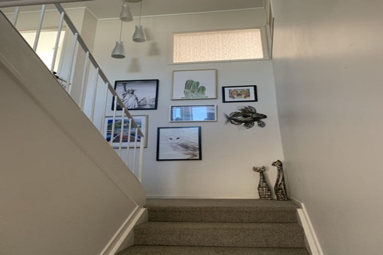 Photo of property in 2/100 Titirangi Road, New Lynn, Auckland, 0600