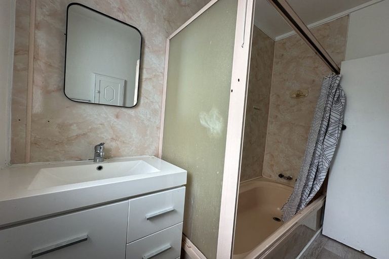 Photo of property in 88 Nikau Street, New Lynn, Auckland, 0600