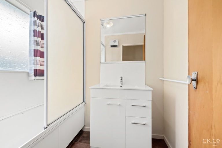 Photo of property in 1/23 Gemstone Drive, Birchville, Upper Hutt, 5018