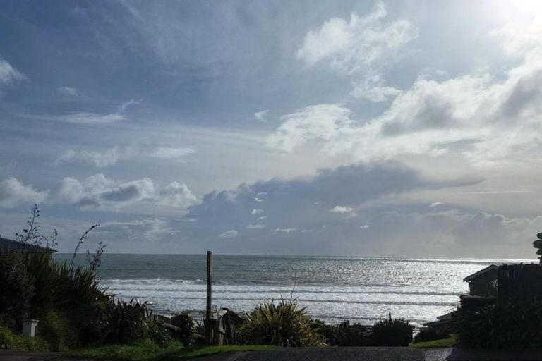 Photo of property in 66 Messenger Terrace, Oakura, 4314