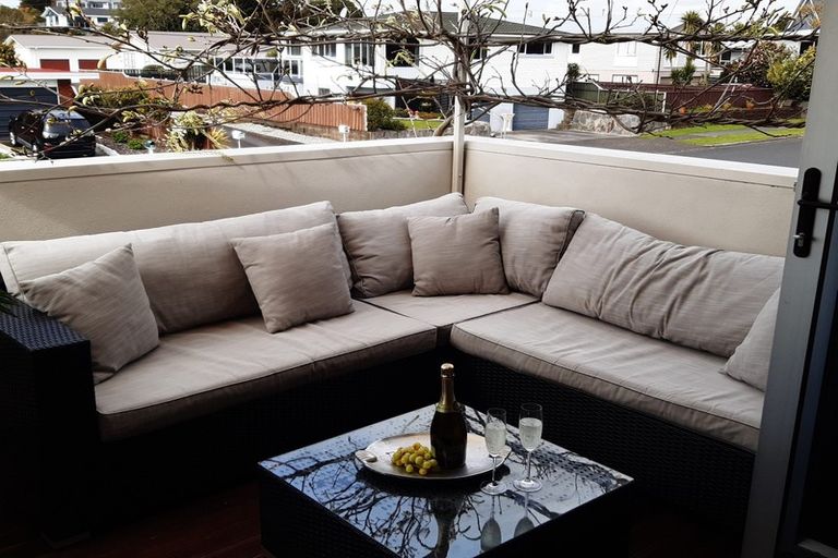 Photo of property in 44 Nevada Drive, Merrilands, New Plymouth, 4312