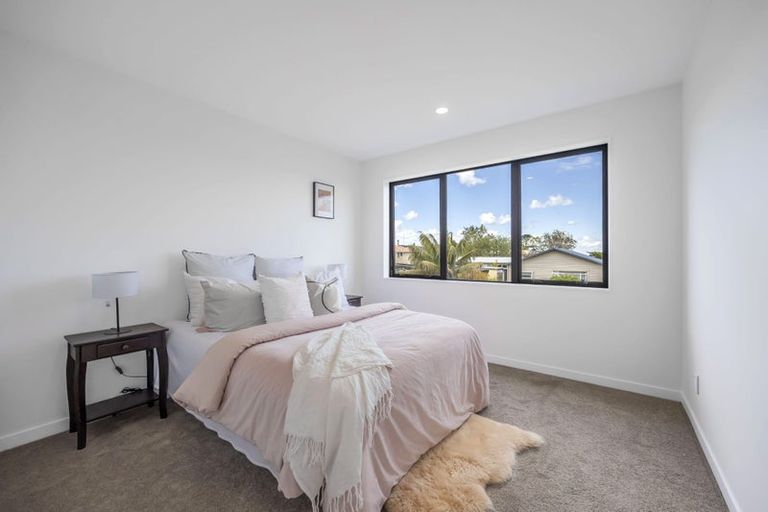 Photo of property in 744c East Coast Road, Pinehill, Auckland, 0630