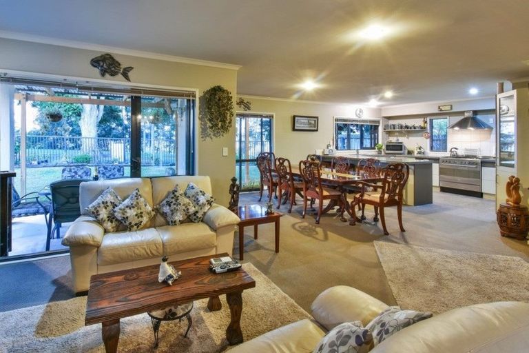 Photo of property in 16a Glenross Drive, Wattle Downs, Auckland, 2103