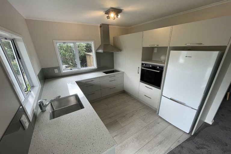 Photo of property in 14 West Road, Northland, Wellington, 6012