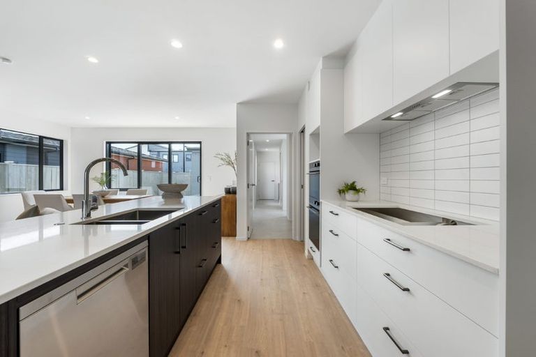 Photo of property in 121 Waituarua Drive, Takanini, Auckland, 2112