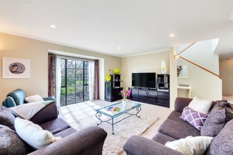 Photo of property in 16 Graven Court, Henderson, Auckland, 0612