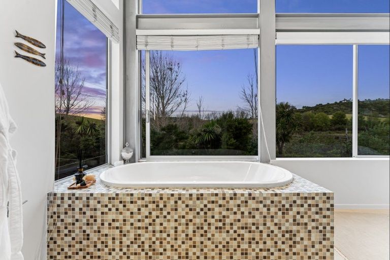 Photo of property in 64 Taumata Road, Omaha, 0986