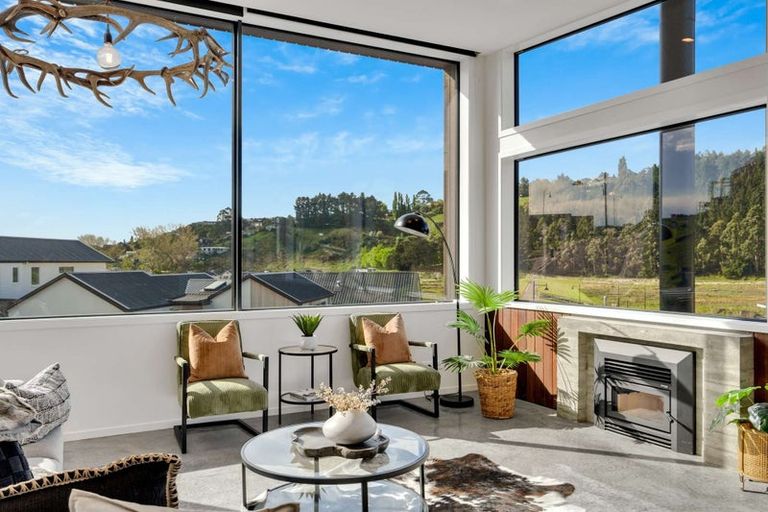 Photo of property in 13 Round Hill Rise, Cracroft, Christchurch, 8022