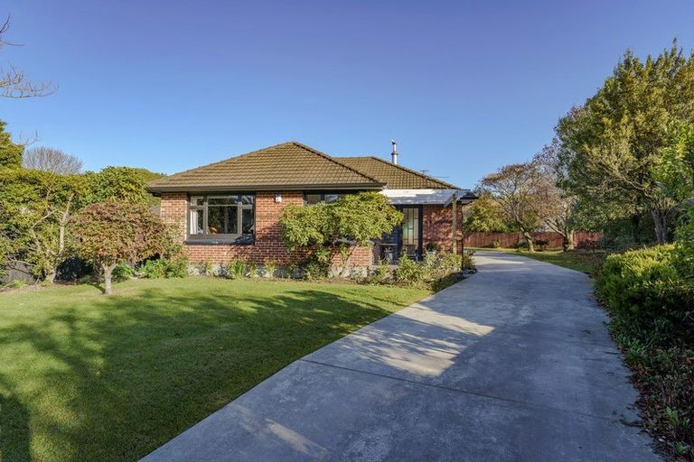 Photo of property in 12 Kyeburn Place, Avonhead, Christchurch, 8042