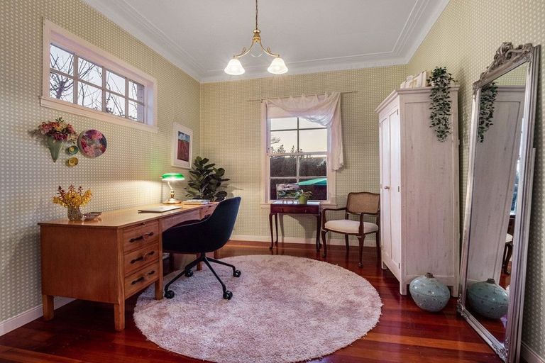 Photo of property in 120 Mellons Bay Road, Mellons Bay, Auckland, 2014