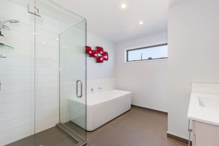 Photo of property in 78 Queen Charlotte Drive, Aotea, Porirua, 5024