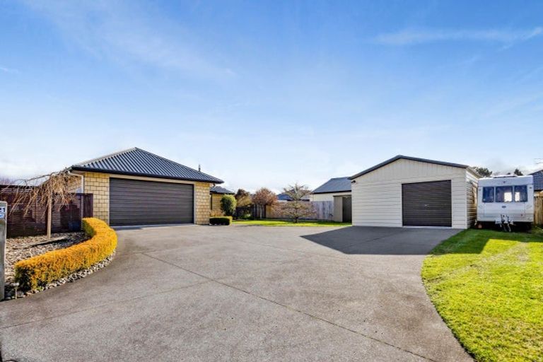 Photo of property in 21 Montague Grove, Stratford, 4332