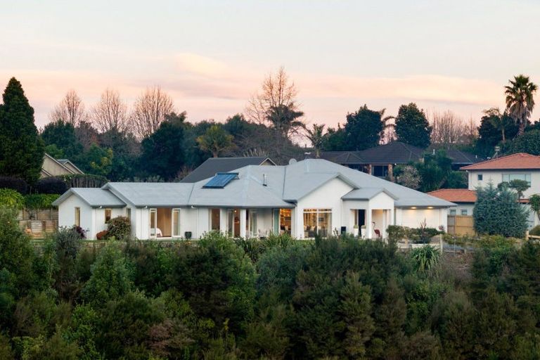 Photo of property in 40 Broadwater Close, Pyes Pa, Tauranga, 3112