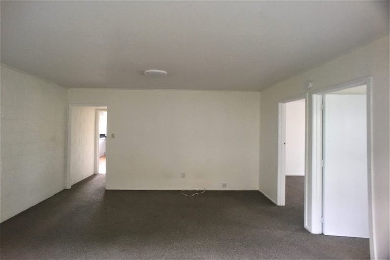 Photo of property in 2/4 Regal Place, Forrest Hill, Auckland, 0620