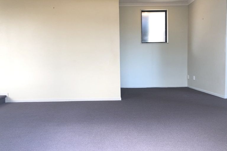 Photo of property in 2 Ballyward Close, East Tamaki, Auckland, 2013
