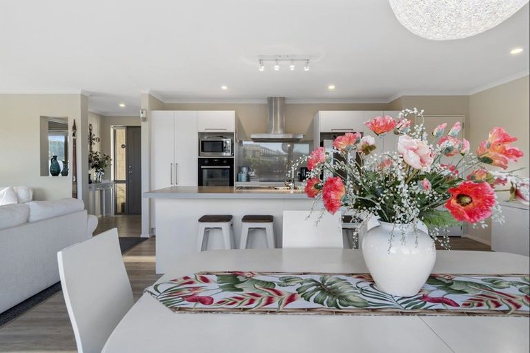 Photo of property in 12 Vantage Place, Omokoroa, 3114