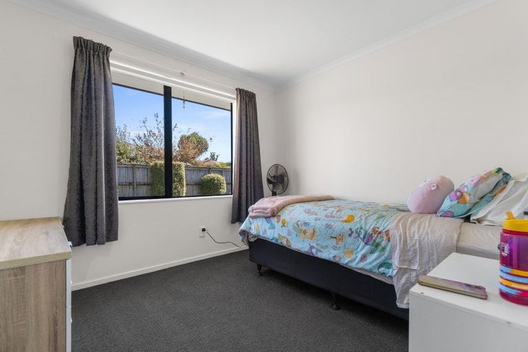 Photo of property in 9 Farnborough Drive, Nawton, Hamilton, 3200