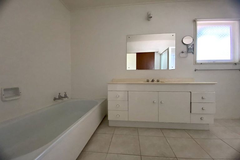 Photo of property in 4 Roadley Avenue, Sunnyhills, Auckland, 2010