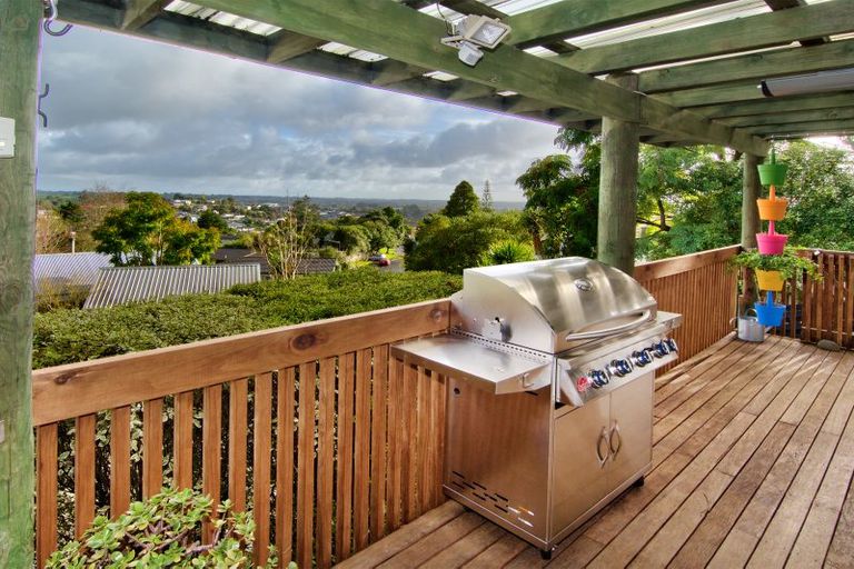 Photo of property in 43 Adam Sunde Place, Glen Eden, Auckland, 0602