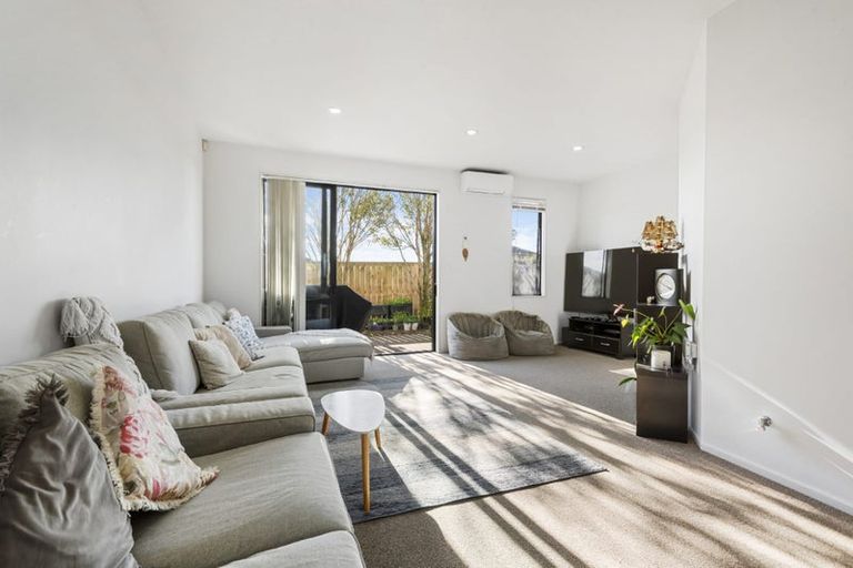 Photo of property in 24/22 Northcross Drive, Oteha, Auckland, 0632