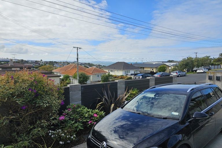 Photo of property in 19a Braemar Road, Rothesay Bay, Auckland, 0630