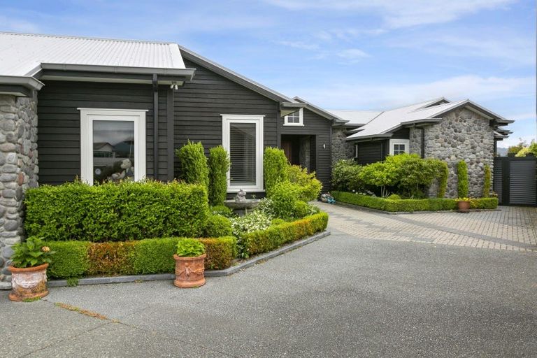 Photo of property in 21 Pukenamu Road, Rainbow Point, Taupo, 3330
