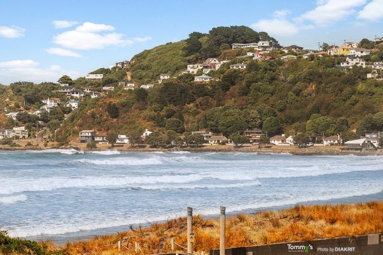 Photo of property in 32 Lyall Parade, Lyall Bay, Wellington, 6022