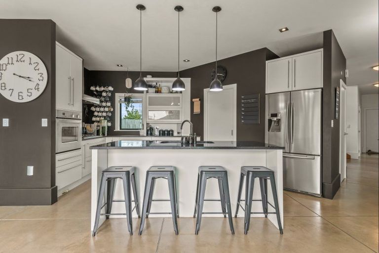 Photo of property in 6 Banksia Grove, Milson, Palmerston North, 4414