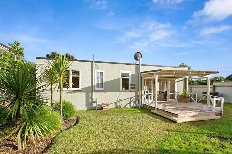 Photo of property in 55 Ngapaki Street, Waikanae Beach, Waikanae, 5036