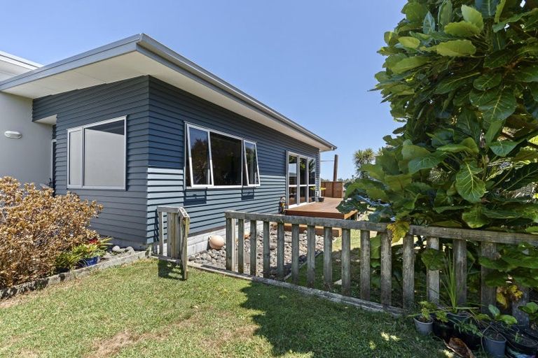 Photo of property in 5d Tui Grove, Oakura, 4314