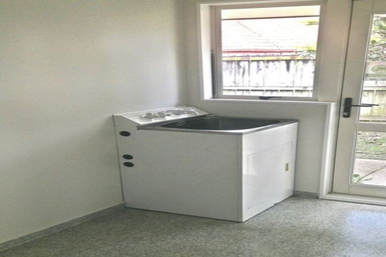 Photo of property in 13 Cretian Crescent, Henderson, Auckland, 0612