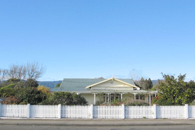 Photo of property in 10 Domain Road, Otaki, 5512