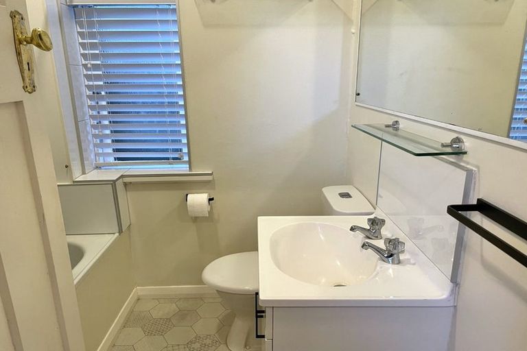 Photo of property in 67 Majoribanks Street, Mount Victoria, Wellington, 6011