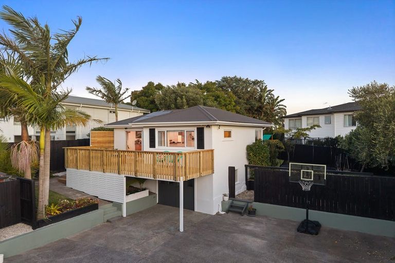 Photo of property in 2/16 Kenmure Avenue, Forrest Hill, Auckland, 0620