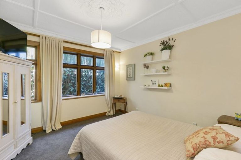 Photo of property in 11 Raine Street, Karori, Wellington, 6012