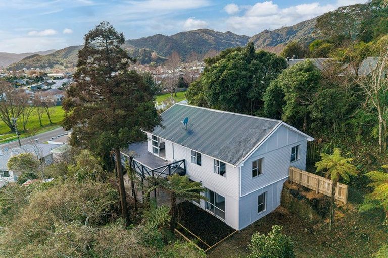 Photo of property in 214a Waddington Drive, Naenae, Lower Hutt, 5011