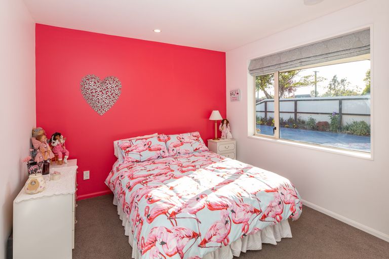 Photo of property in 1/4 Daniels Road, Redwood, Christchurch, 8051