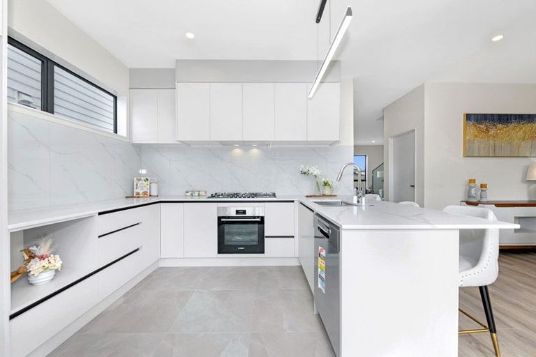 Photo of property in 23b Studfall Street, Pakuranga Heights, Auckland, 2010