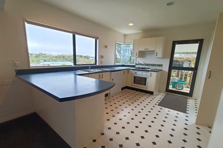 Photo of property in 21 Ladbrooke Drive, Newlands, Wellington, 6037