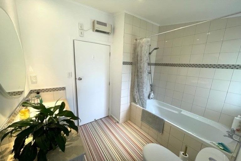 Photo of property in 62 Sylvia Road, Hillcrest, Auckland, 0627