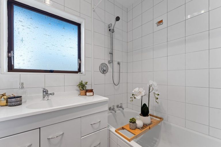 Photo of property in 10 Renata Road, Otaki, 5512