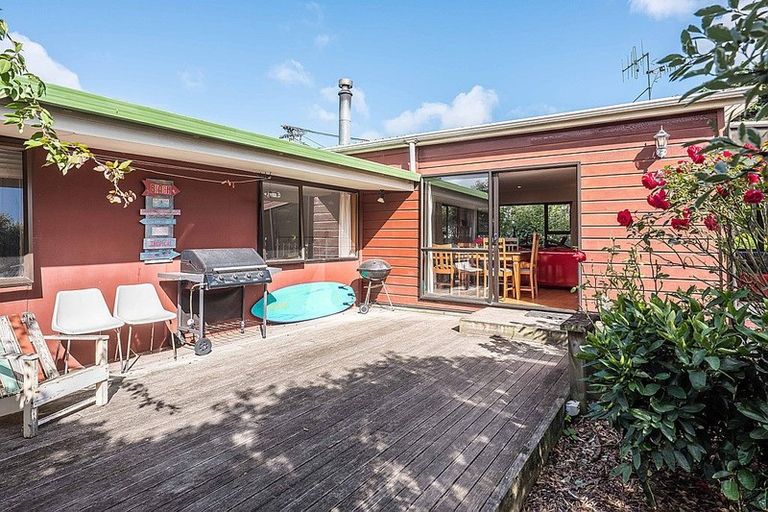 Photo of property in 1 Herbert Avenue, Raumati South, Paraparaumu, 5032