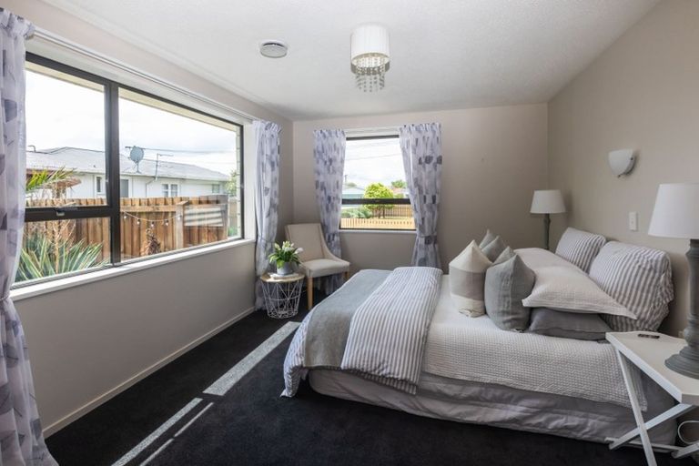 Photo of property in 2/27 Mortlake Street, Islington, Christchurch, 8042