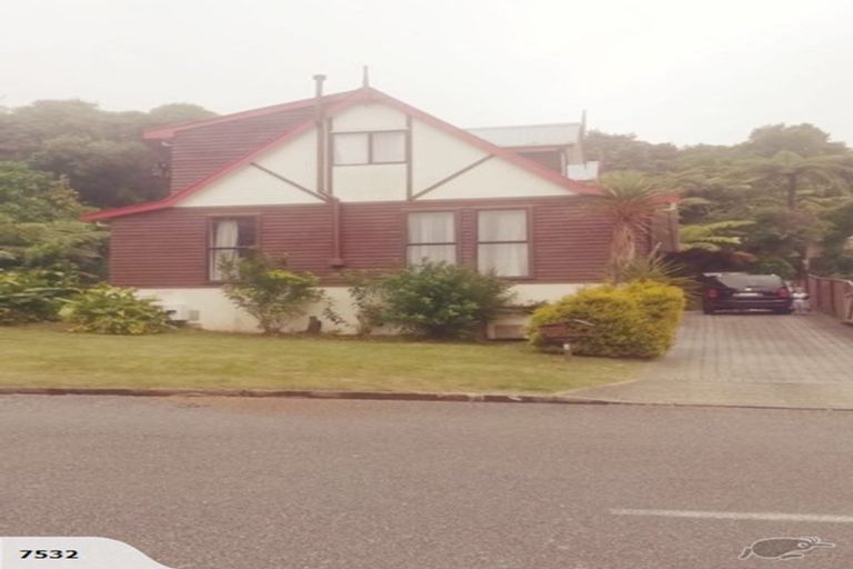 Photo of property in 34 Pekanga Road, Normandale, Lower Hutt, 5010