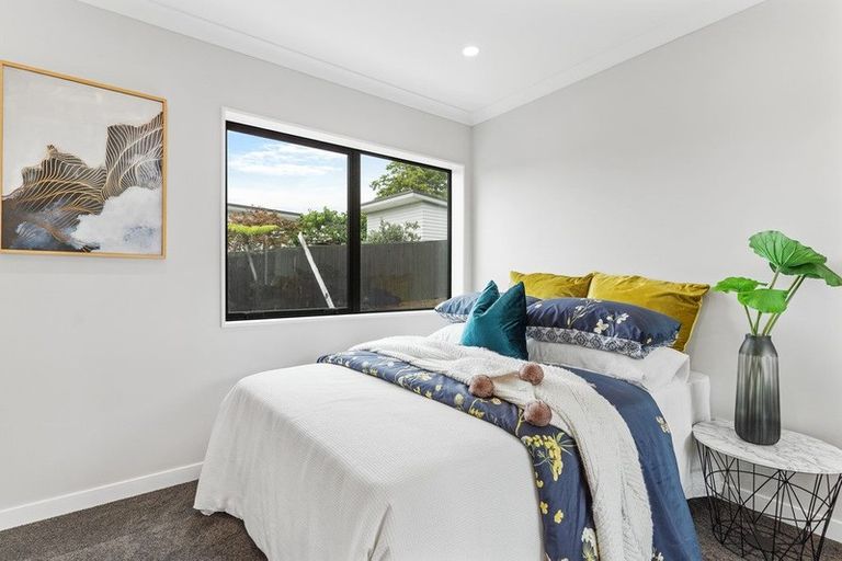 Photo of property in 48c Totara Road, Te Atatu Peninsula, Auckland, 0610